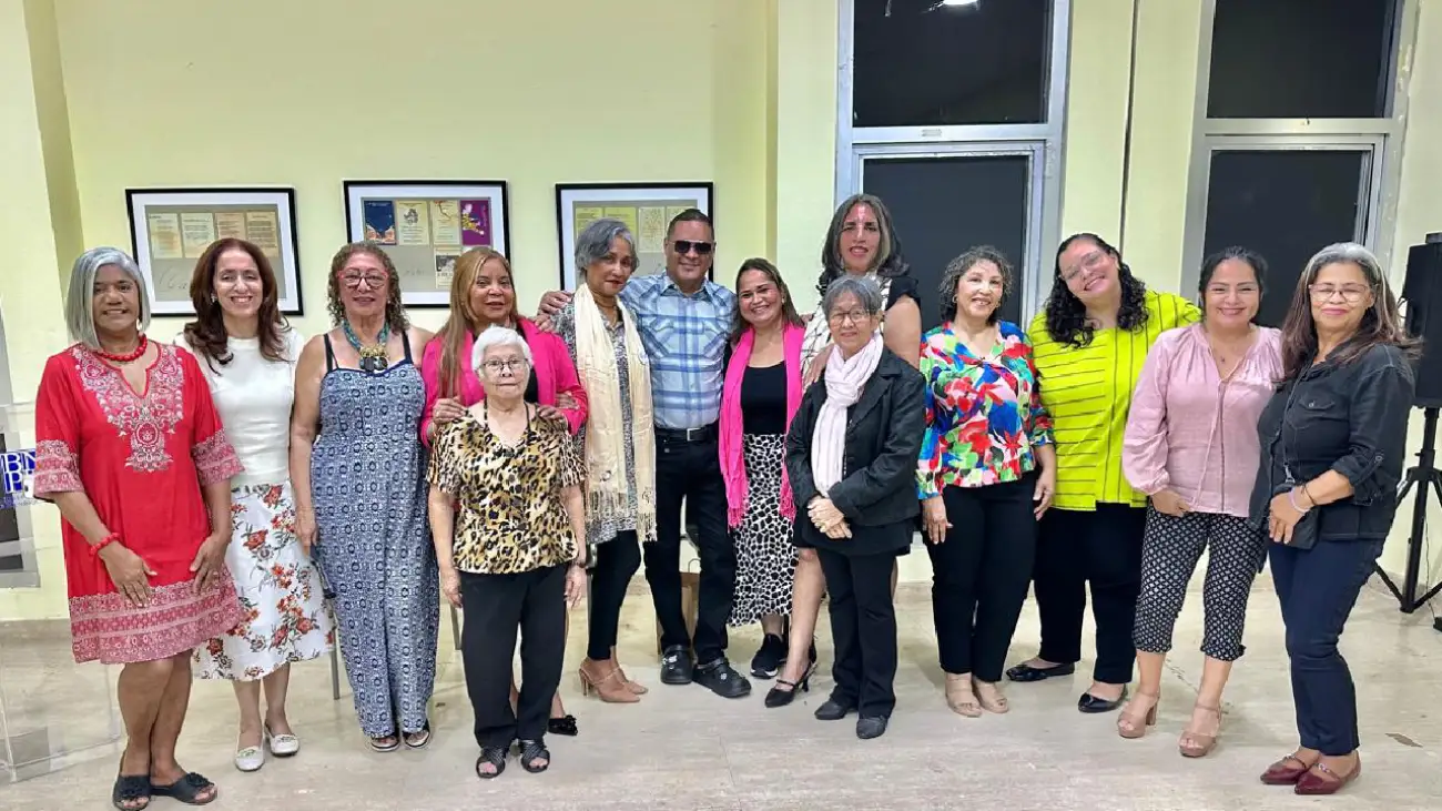 tertulia Mujeres de Roca y Tinta
