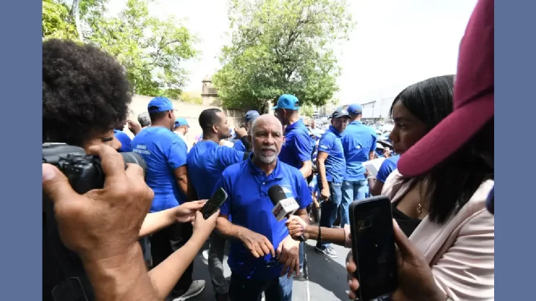 ADP protesta en San Juan y exige mejores condiciones para las escuelas 8 movilización ADP