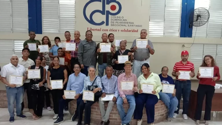 Periodistas de Santiago fortalecen manejo ético de la inteligencia artificial 9 periodistas de Santiago