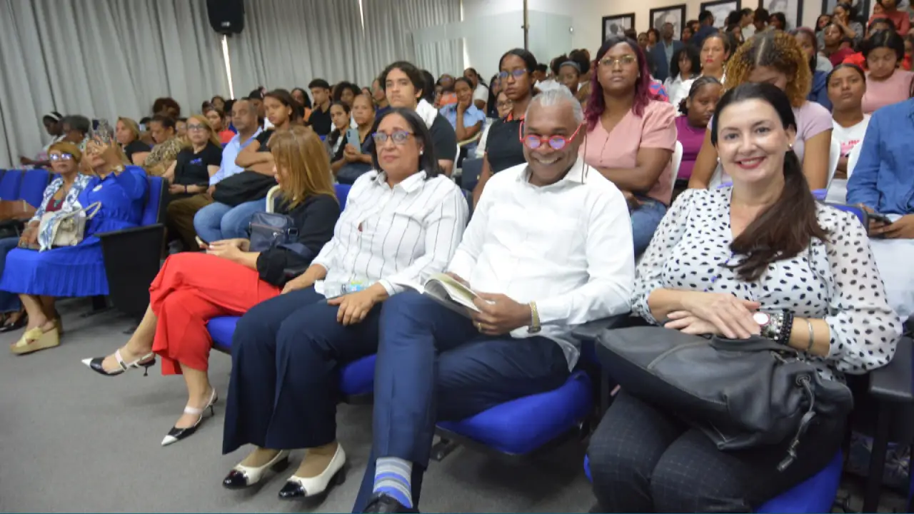 Entre el tiempo y la palabra