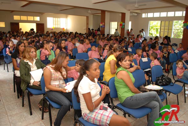 Colegio Parroquial celebra día meritorios (+video)