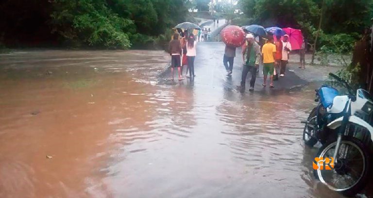 Ríos controlan tránsito