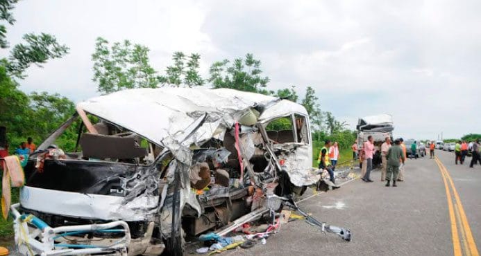 Minibus accidente FE