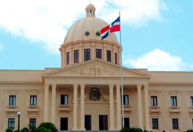 Horario laboral en oficinas públicas sería 9 de la mañana a 4 de la tarde