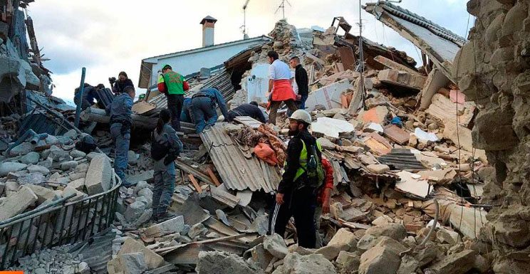ITALIA: Sube a 73 cifra de muertos por terremoto de 6 grados