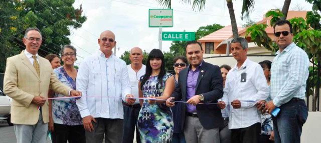 COOPSANO inaugura señalización calle El Paraíso en Santiago