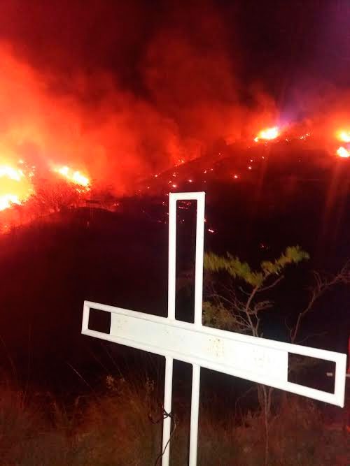 Incendio consume en estos momentos el Morro de Montecristi