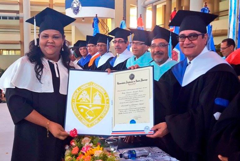 Sabanetera logra  Magna Cum Laude (+video)