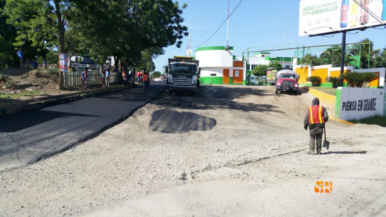ISM: asfalta calle en Caimito