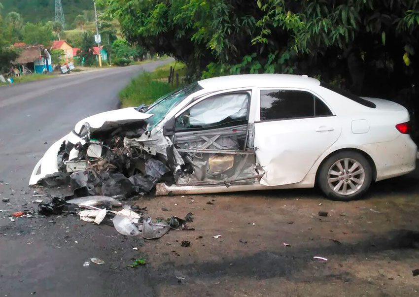 Accidente carro camion Amacey 2016 1