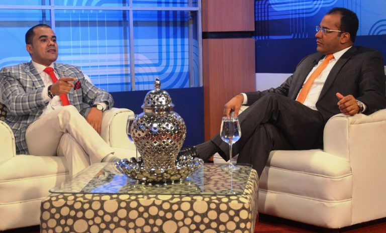 Diputado Báez interpela al presidente Danilo por violar la Constitución y a Lila por robarle al Estado