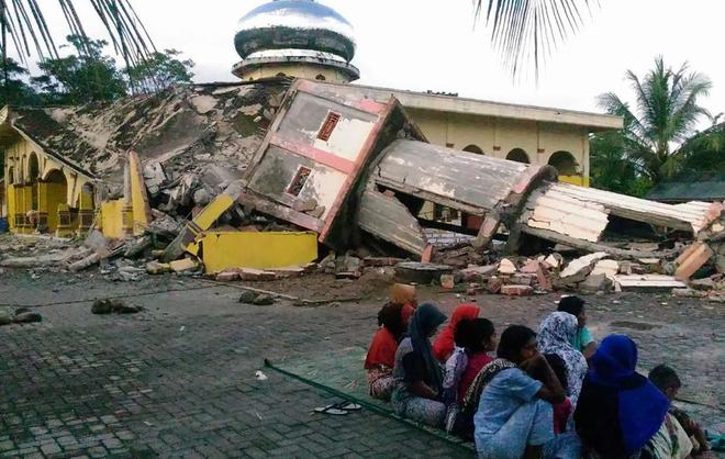 INDONESIA: Sismo 6.5 deja cien muertos