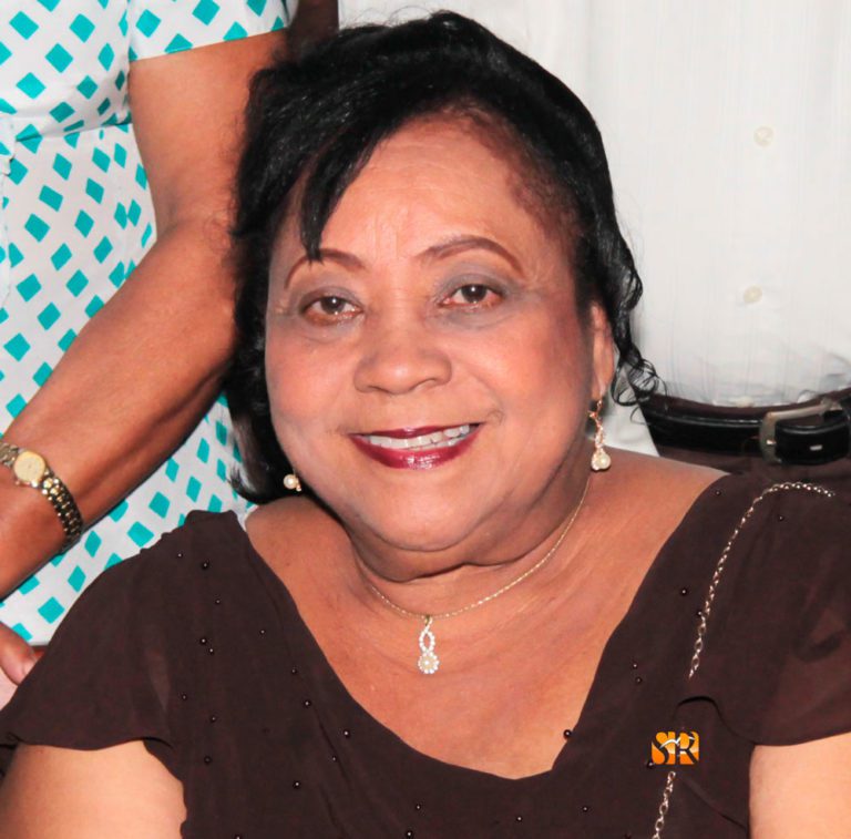 Médico halla que profesora Gladis Gómez mejora salud