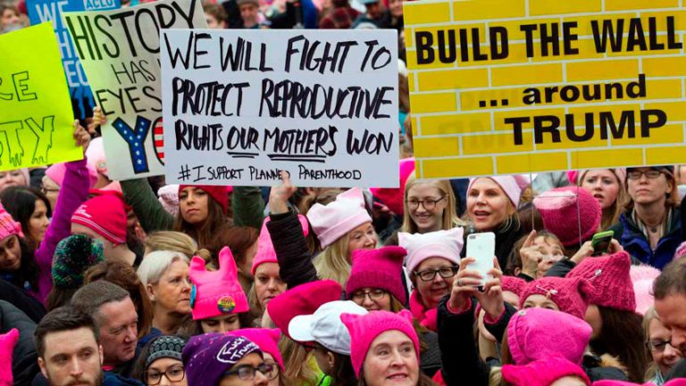 Miles de Mujeres marchan para decirle a Donald Trump que no las callarán