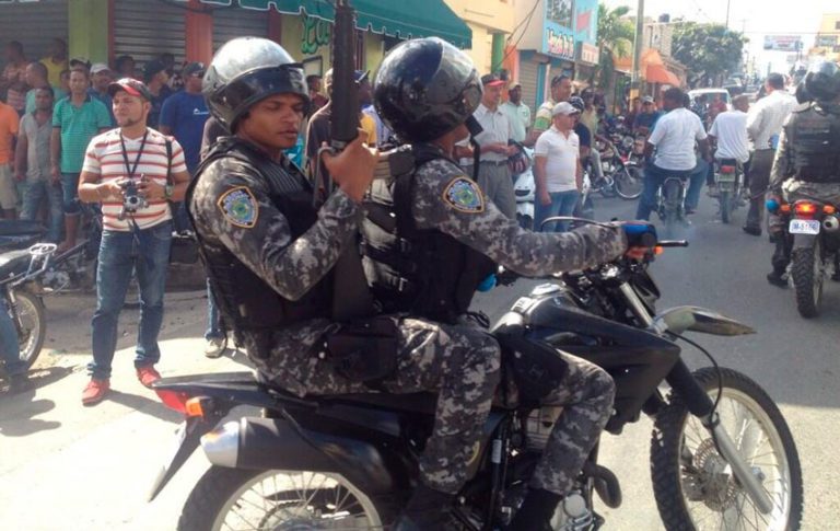 Presidente Danilo Medina anuncia aumento para la PN. (foto: FE).