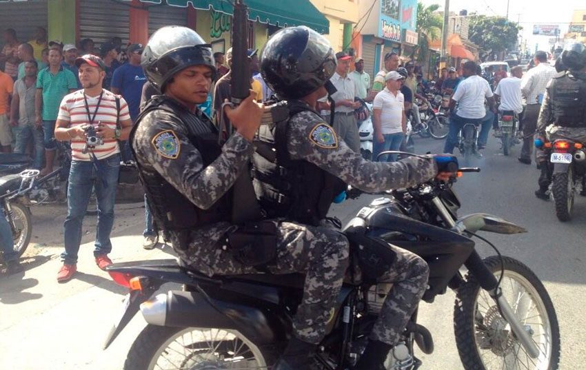 Presidente Danilo Medina anuncia aumento para la PN. (foto: FE).
