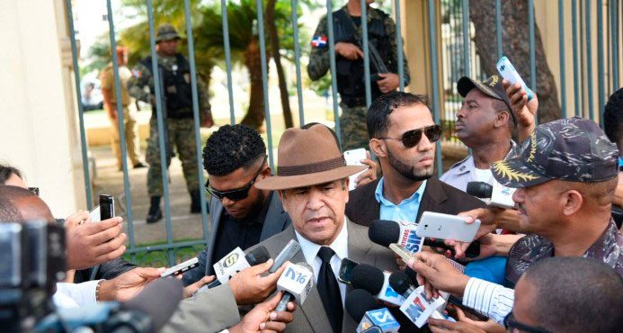 Percival Peña llega al Palacio Nacional y solicita entrevista con el presidente DM