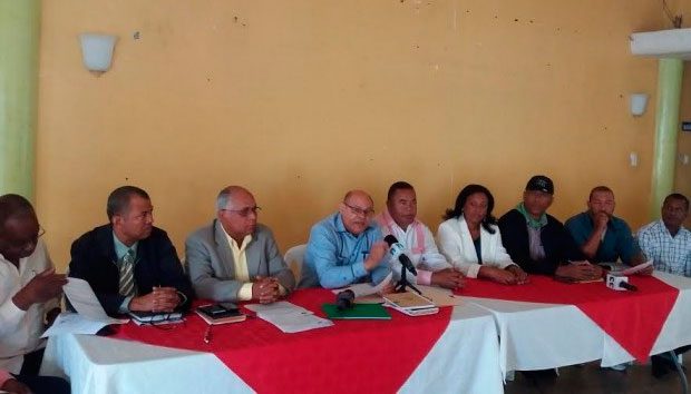 Sector ADP dice Navarro provoca al magisterio y pide a maestros firmar el «Libro Verde»