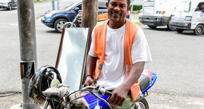 Motoconchista que montó a Randy Johnson fue selección nacional de béisbol