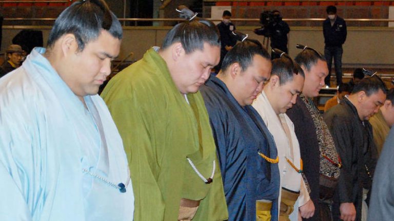 Japón recuerda hoy en silencio a los miles de muertos de su peor terremoto (+video)