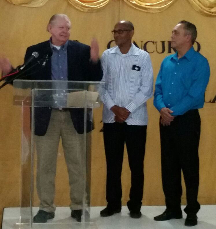 Instituto Loyola reconoce a Jerry Dupuy y empresa familia Barceló