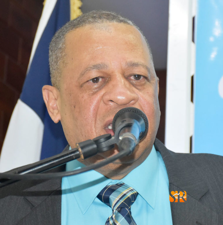 Periodista Luis Amilkar Gómez pone a circular libro “Mi vida entre dos monstruos” (+videos)