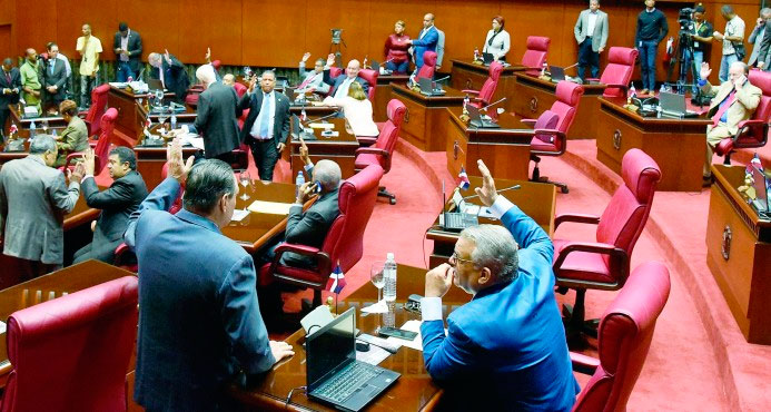 Senado banca lavado FE