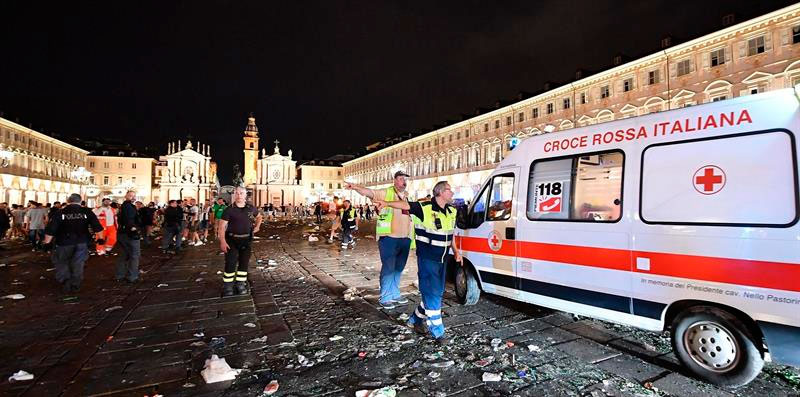 Ascienden a 1.400 los heridos, 8 graves, tras una estampida en Turín 1 Muertos Turin FE