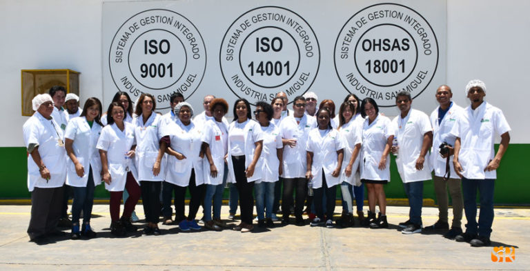 Comunicadores visitan planta de producción de Industrias San Miguel