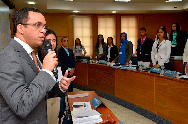 Otros 300 mil estudiantes entrarán a jornada extendida, anuncia Ministro de Educación