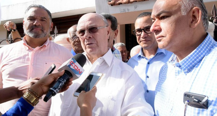 Hipólito critica que partidos busquen beneficiarse de Marcha Verde