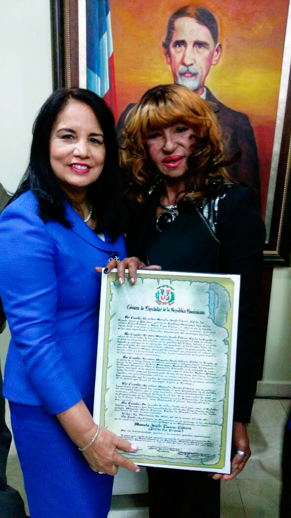 Cámara de Diputados reconocen trayectoria artística de Fefita La Grande…