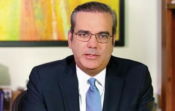 Abinader responde a críticas del obispo Víctor Masalles