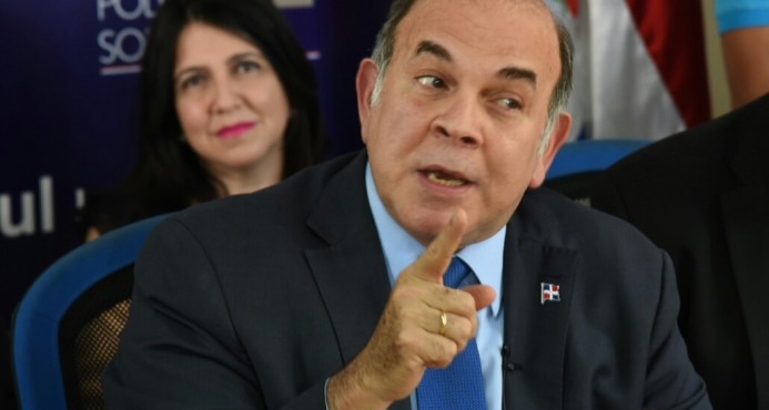 Pelegrín dice Estados Unidos tiene “un plan fino” para fusionar la isla