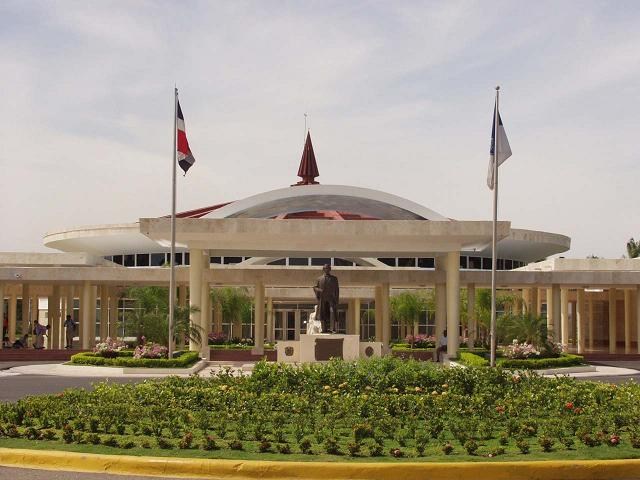 La UASD, la universidad más antigua de América, reinicia labores este lunes