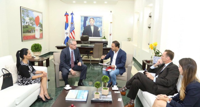 Alcalde Abel Martínez recibe visita del Jefe de Misión Diplomática de Estados Unidos 1 Alcalde Abel Martínez recibe visita del Jefe de Misión Diplomática de Estados Unidos