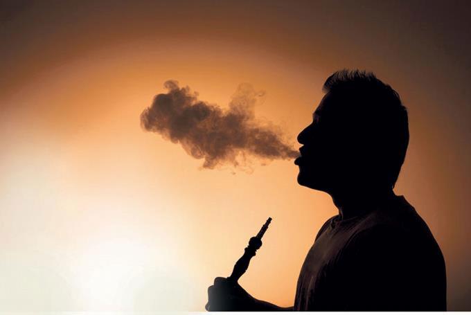 Jóvenes fuman más la hookah y usan energizantes
