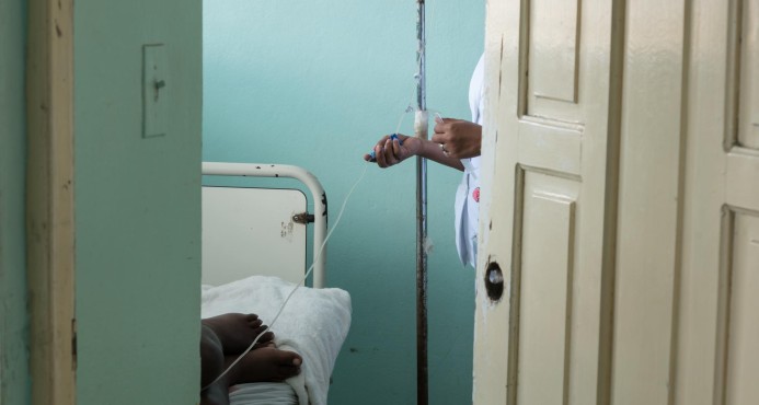 Gobierno y médicos se enfrentan por muertes maternas