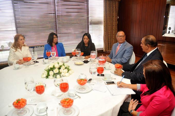 Gradúan más médicos de los que se necesitan 2 Gradúan más médicos de los que se necesitan