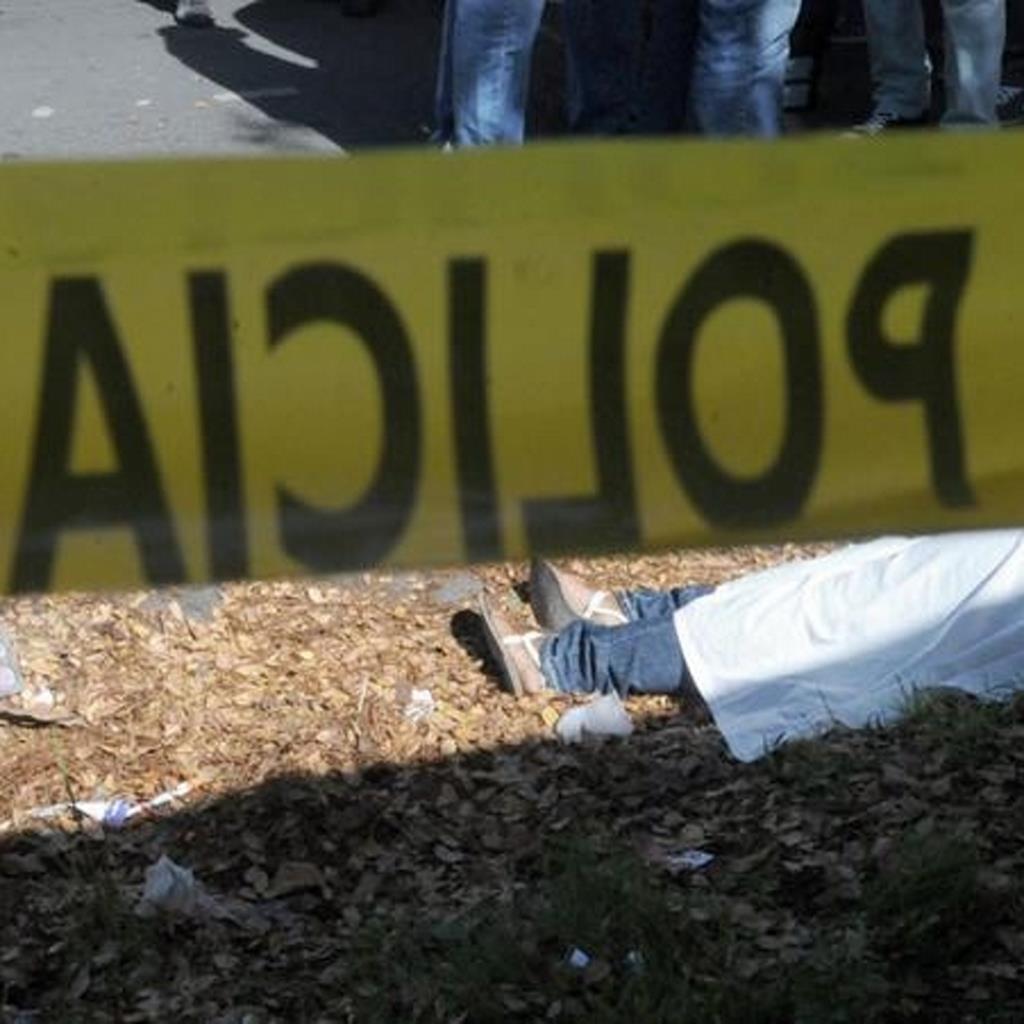Dejó que su cuerpo no se pudiera besar antes de enterrarlo”, lamenta madre de mujer asesinada por su pareja 1 policia