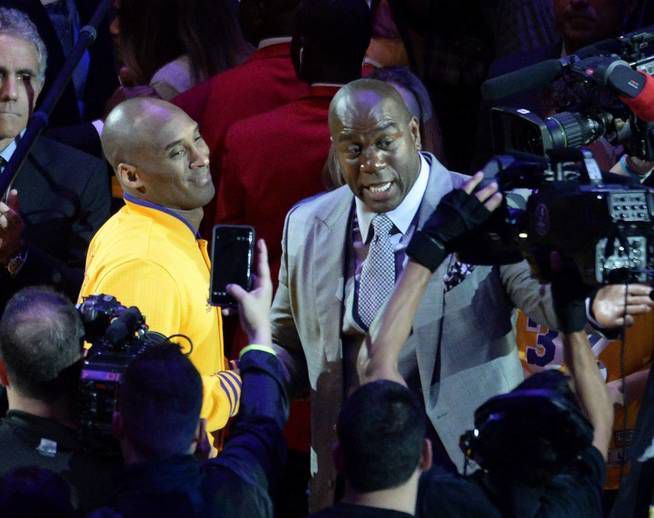 La NBA multa a los Lakers por violar las reglas de piratería