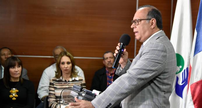 Hospitales de República Dominicana asisten a pacientes de Isla Dominica