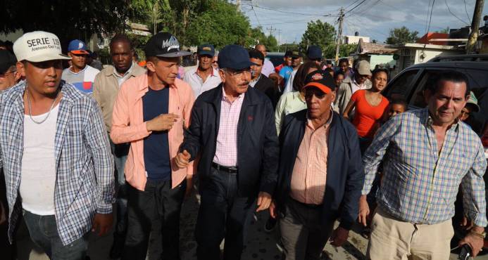 Presidente se reunirá este lunes con funcionarios para dar respuesta a daños del huracán María