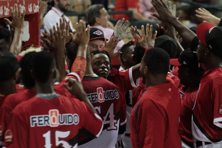 Leones se afianzan en la cima, Toros y Gigantes ganan 2 Leones se afianzan en la cima, Toros y Gigantes ganan