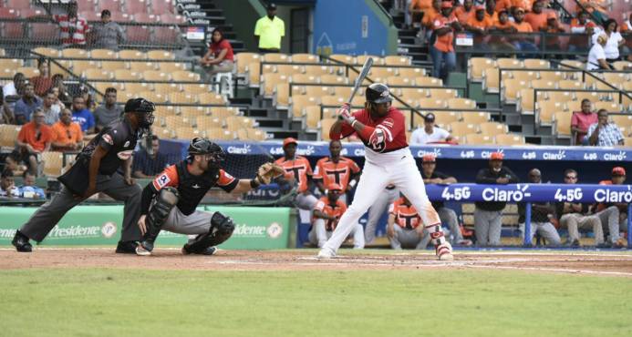 Estrellas vencen Licey y asumen liderato, Leones y Aguilas ganan
