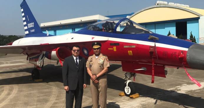 Taiwán dona 2 helicópteros y 90 vehículos terrestres a R.Dominicana 2 Taiwán dona 2 helicópteros y 90 vehículos terrestres a R.Dominicana