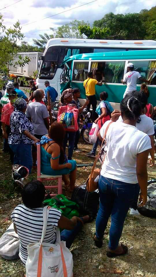 Accidente entre guaguas deja decenas de heridos (+video) 4 Accidente entre guaguas deja decenas de heridos (+video)