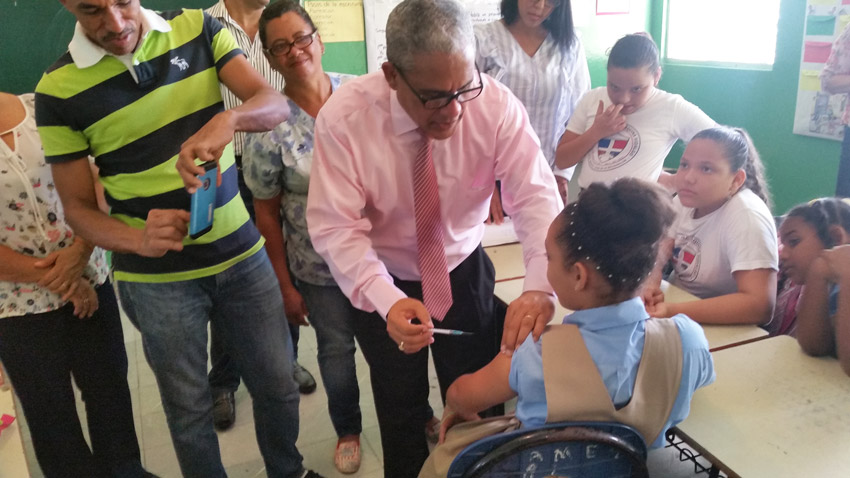DR Segura vacuna Papiloma Humano esc AJH