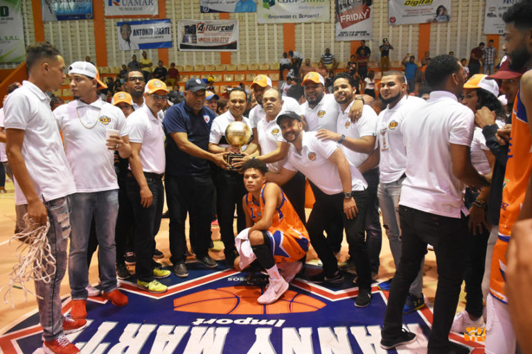 Club Gilson García campeón con pizarra de 93 por 85
