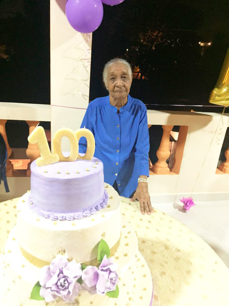 Doña Ana Tíneo celebra sus 100 años de vida